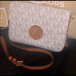 Brand new with tags and stuffing inside MK clutch